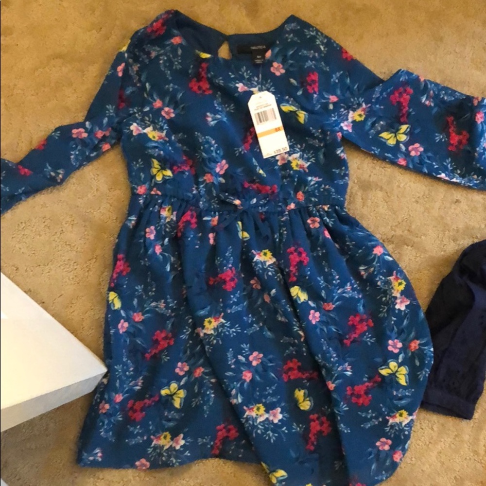 6x girls adorable, light weight dress